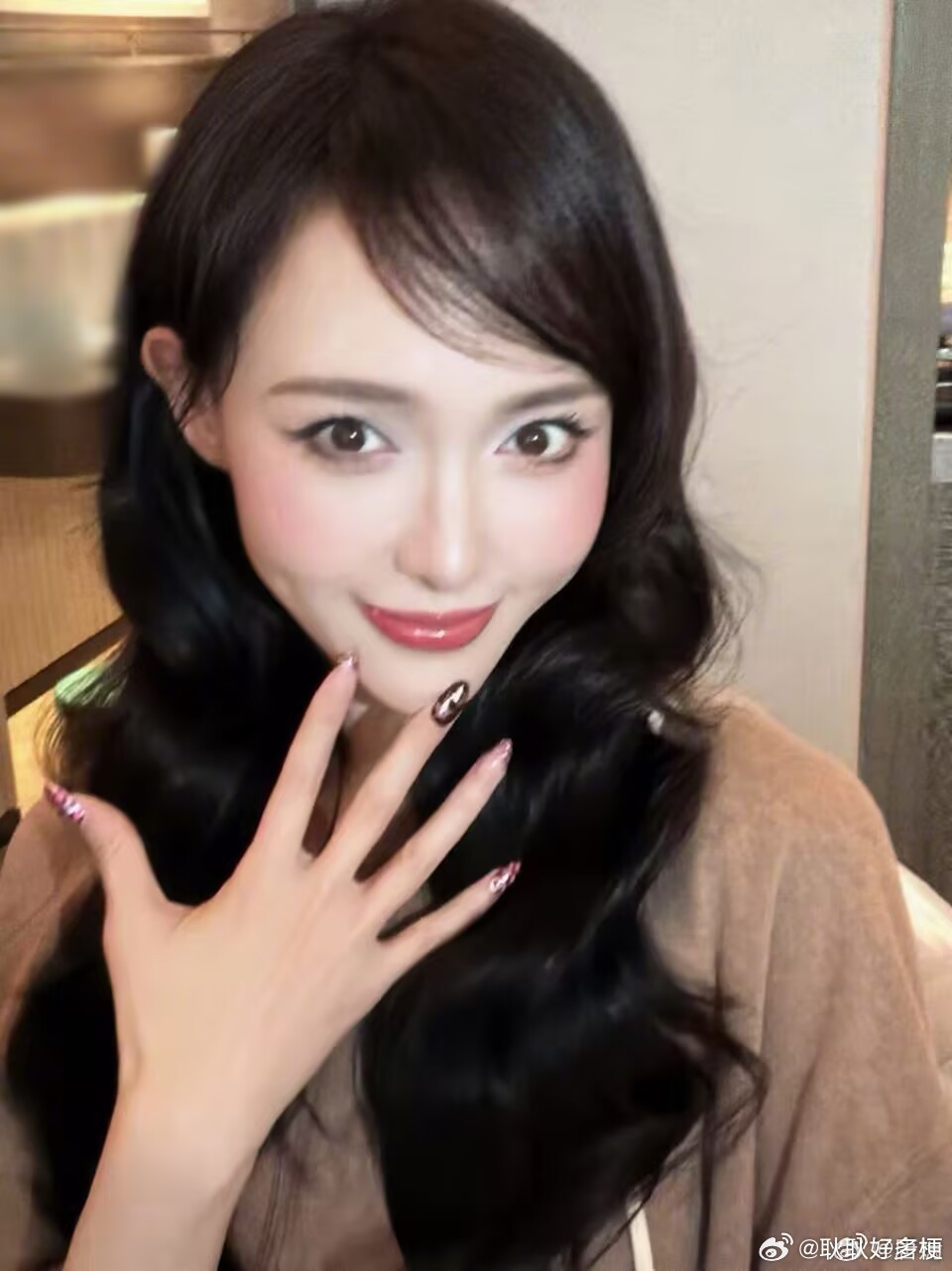 唐嫣秀美甲正确方式姐姐的自拍美爆了[憧憬] ​​​