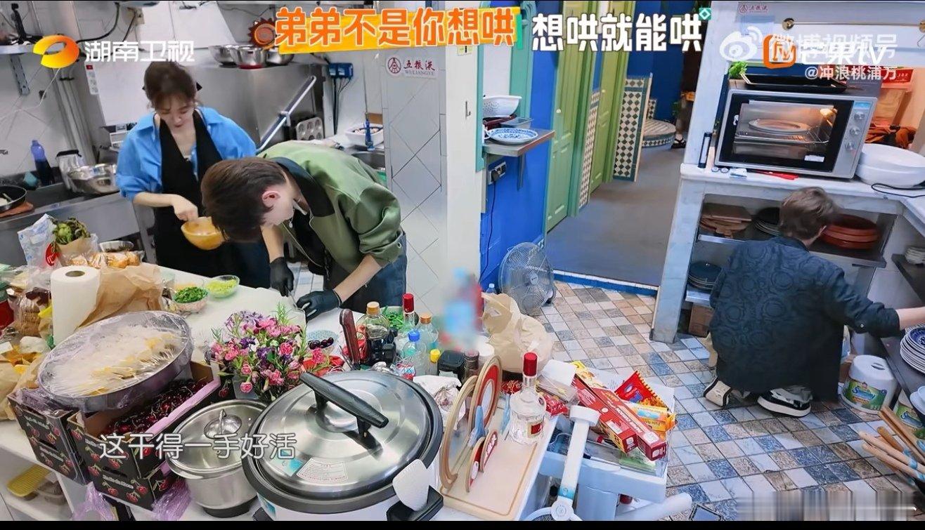 翟潇闻不愧是演过难哄的中餐厅名场面中餐厅翟潇闻[超话]谁懂！翟潇闻演完《难哄》再