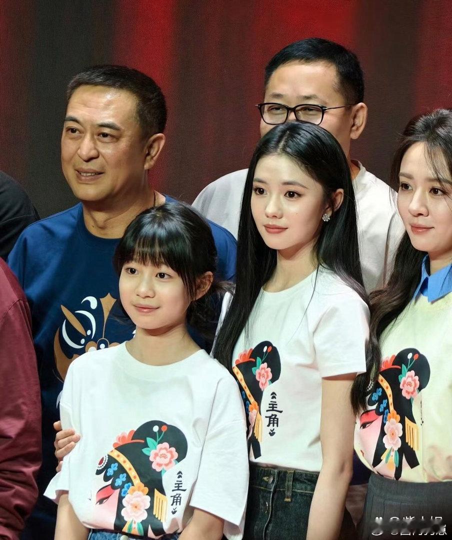 刘浩存长相清纯灵动，颜值格外出众，清新脱俗的容颜惊艳众人，妥妥的颜值天花板。 