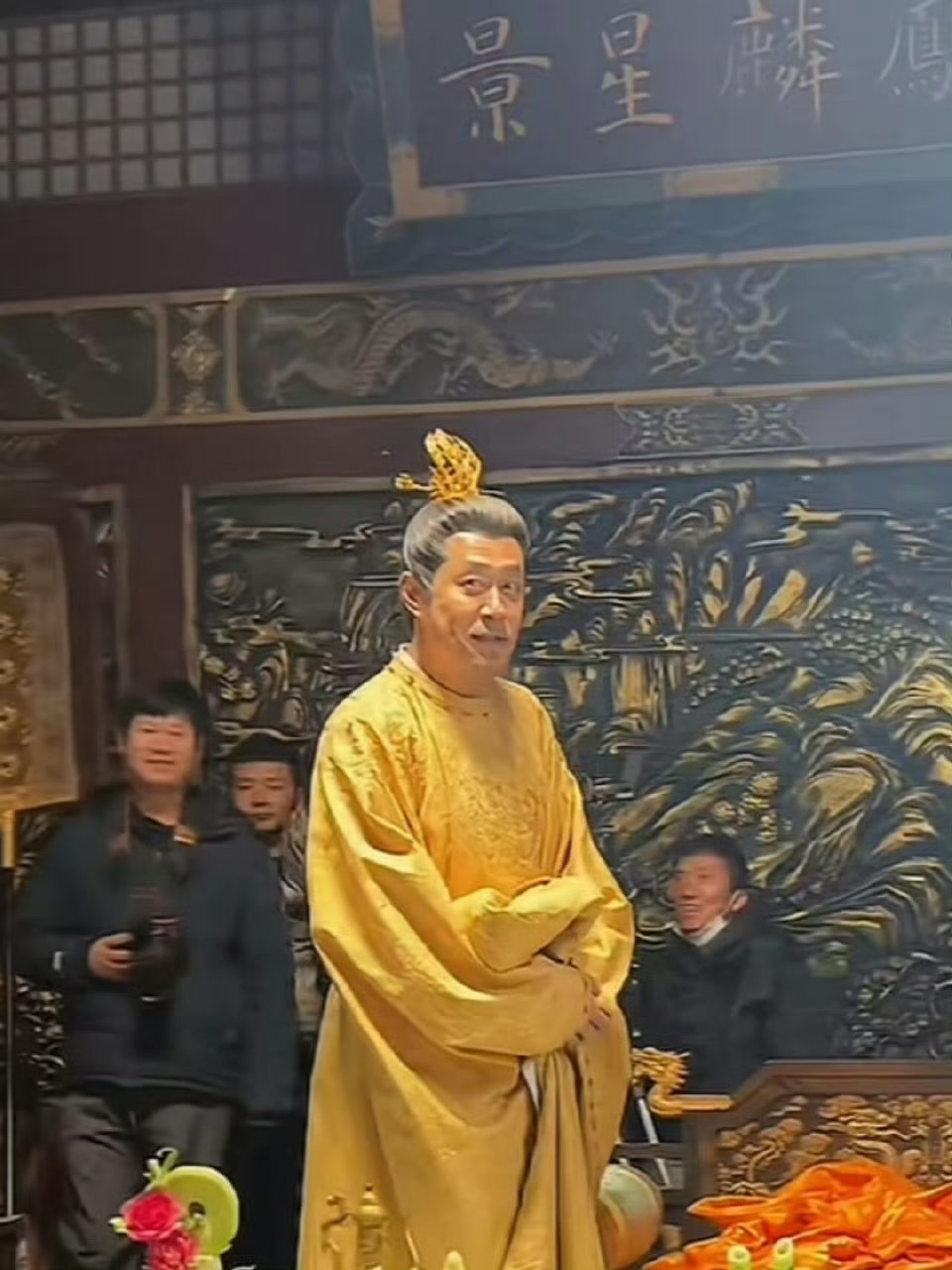 盛家如今可真是一朝龙在天哈哈哈顾廷烨这滑跪速度也太快了吧，当初娶明兰的时候可没见