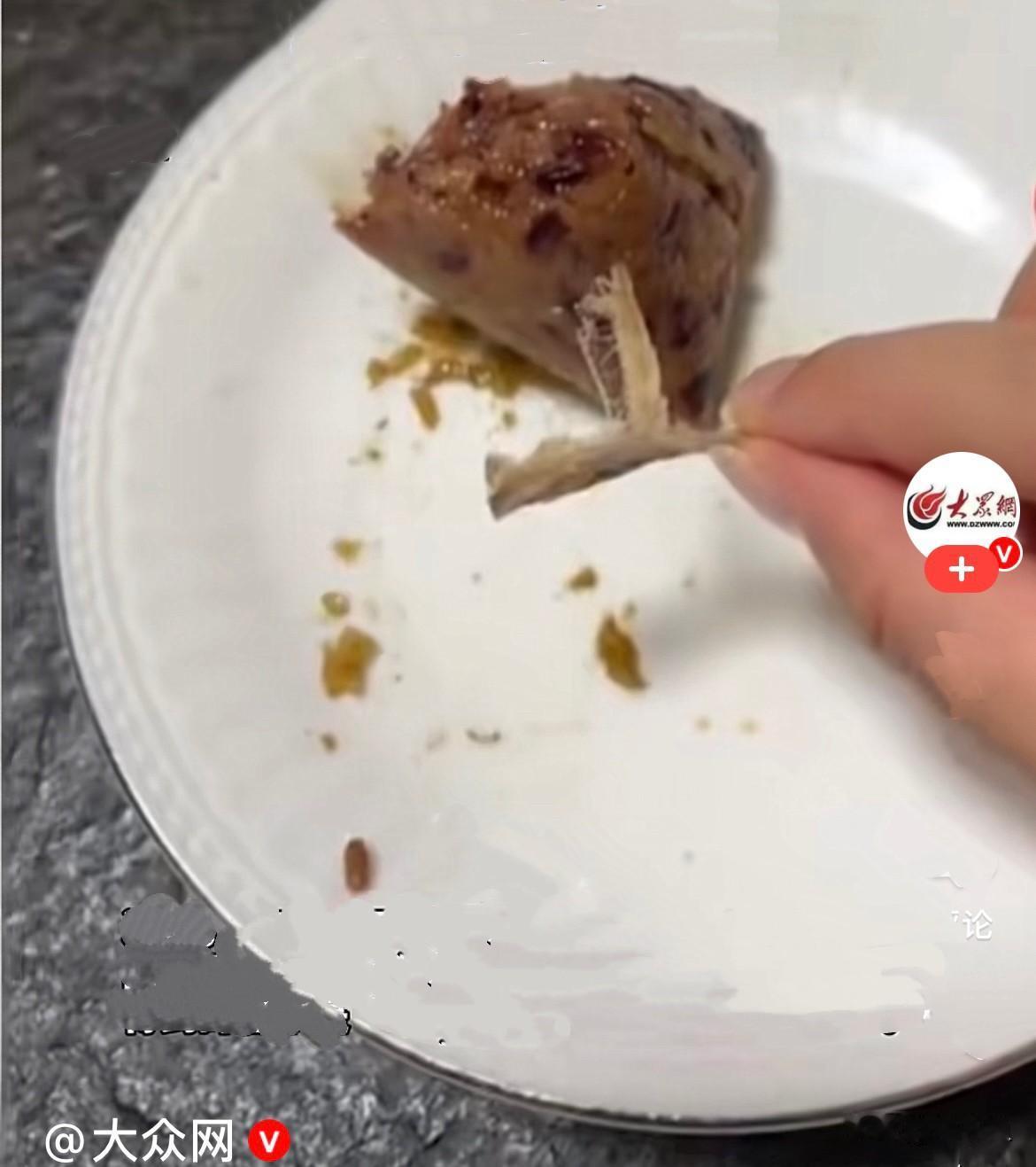 河南一位女子每年端午都认准本地老字号清真粽子，年年回购，算是忠实老顾客了。谁知道