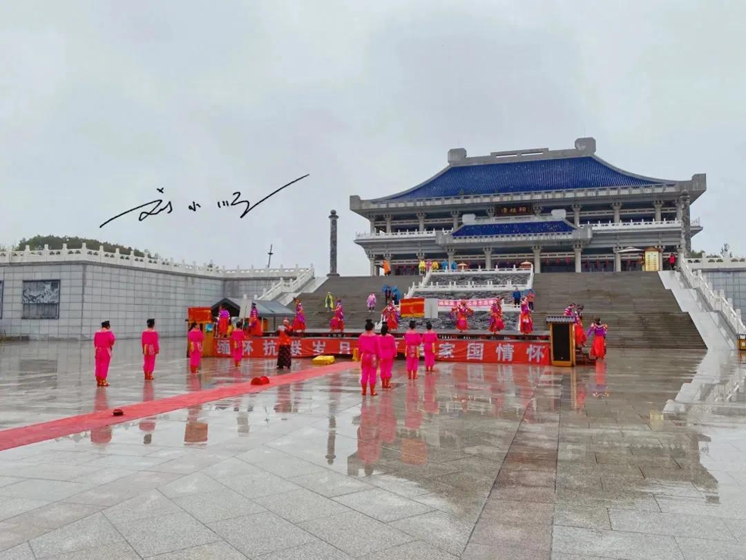 吉林敦化有个“清祖祠”，是国家5A级景区“六鼎山”的组成部分，很多游客都来打卡，