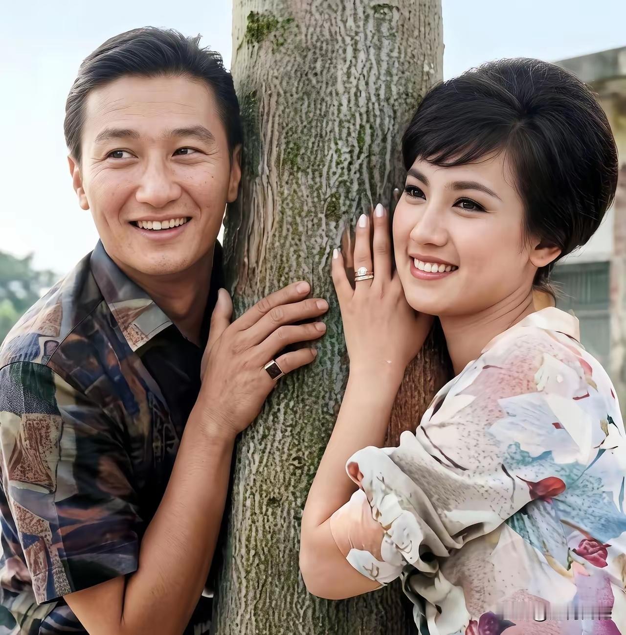 谢贤年轻的时候，应该是他们那一届当中痞帅痞帅的代表吧 ，戴着一副茶色的眼镜 ，笑