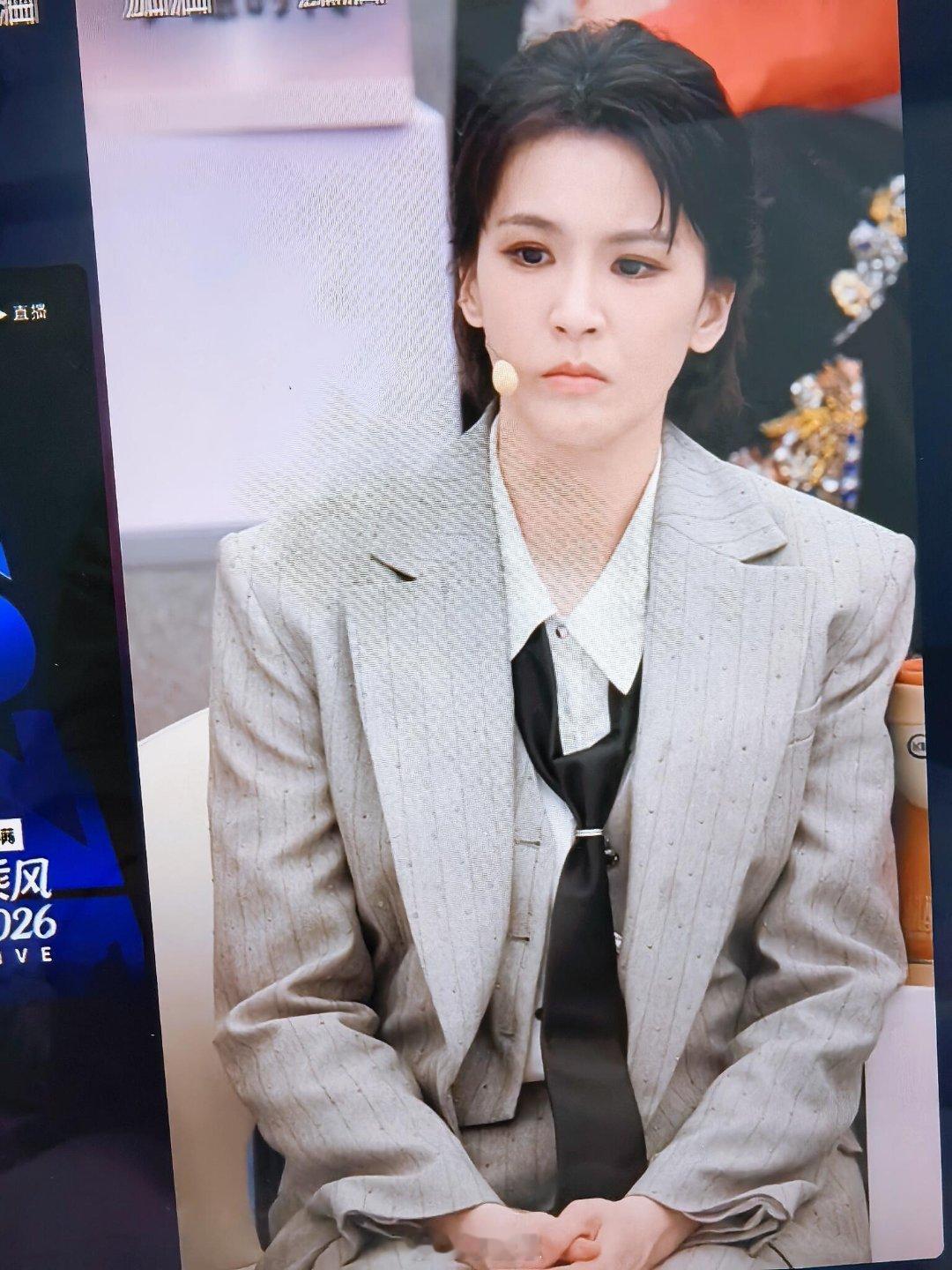 乘风破浪的姐姐被曾沛慈这个抱抱狠狠戳中了！谁懂啊😭曾沛慈这个拥抱真的太温柔了软