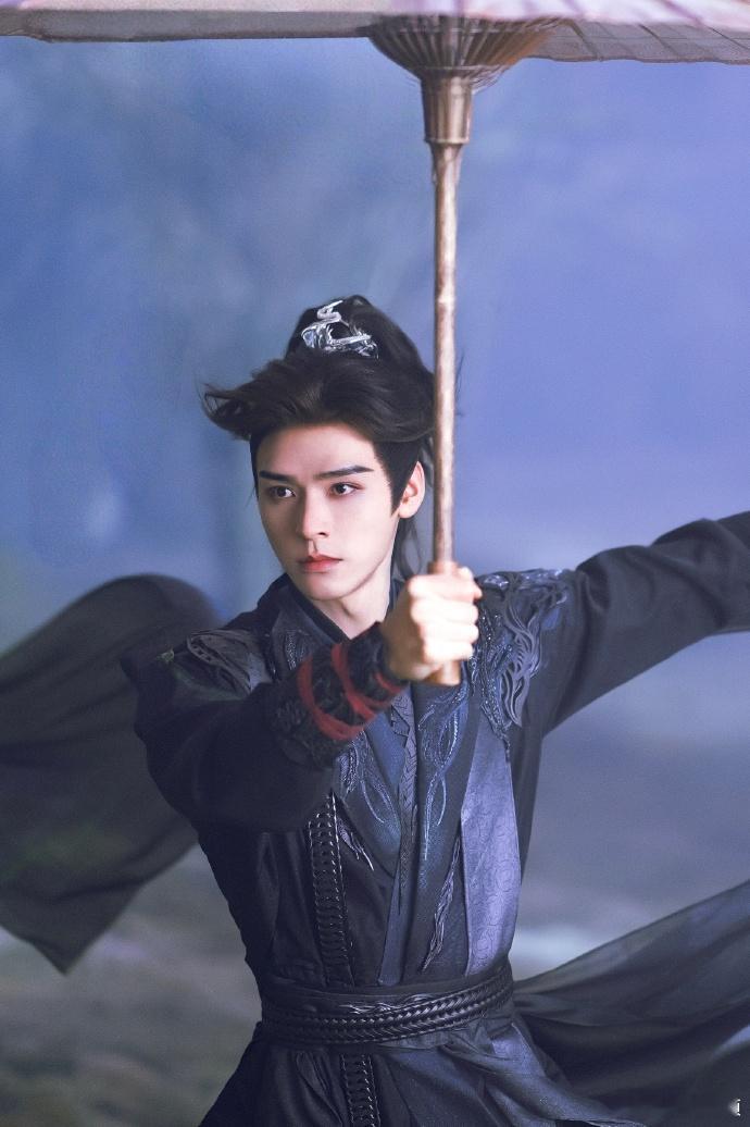 龚俊用行动诠释什么是演员的诚意，高难度打戏从不找替身，提前特训攻克各类威亚挑战，