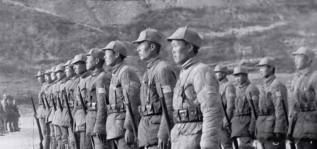 14年深山避祸！野人拦路掏发黄旧纸，解放军首长看完当场泪崩
 
一群野人拦住解放