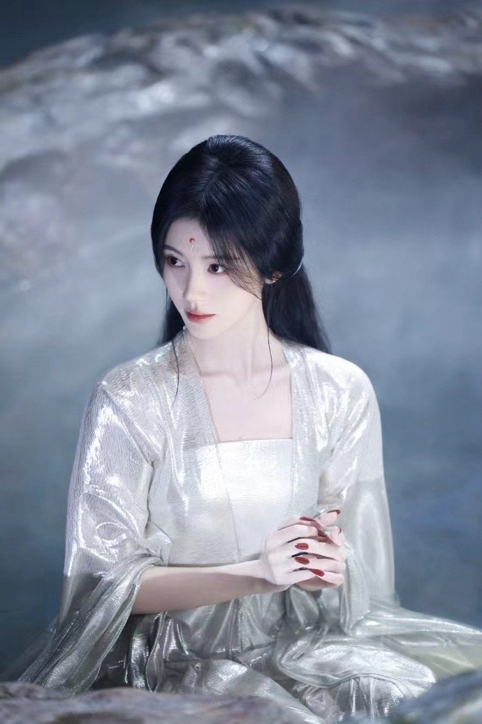 鞠婧祎月光碎鞠婧祎芜狐洒下的月光碎饵鞠婧祎月光碎，鞠婧祎芜狐洒下的月光碎饵，谁懂