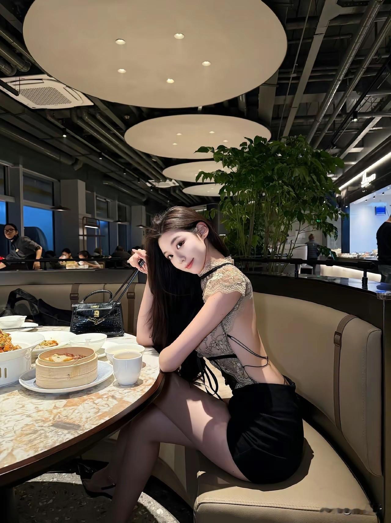 深深话
浅浅说
不必字字滚烫

长长路
慢慢走
不惧风霜雪雨

​愿
在流年里相