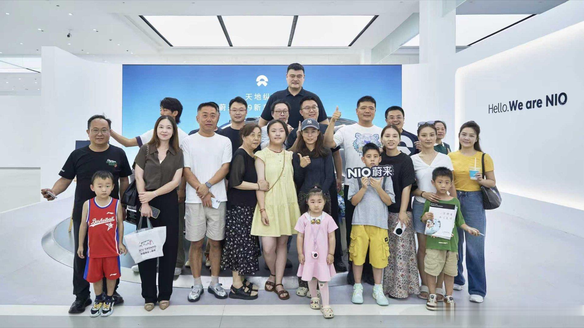 姚明跟我一样提ES9了，但比我慢了大概两个月吧，这是我这辈子为数不多可以领先姚明