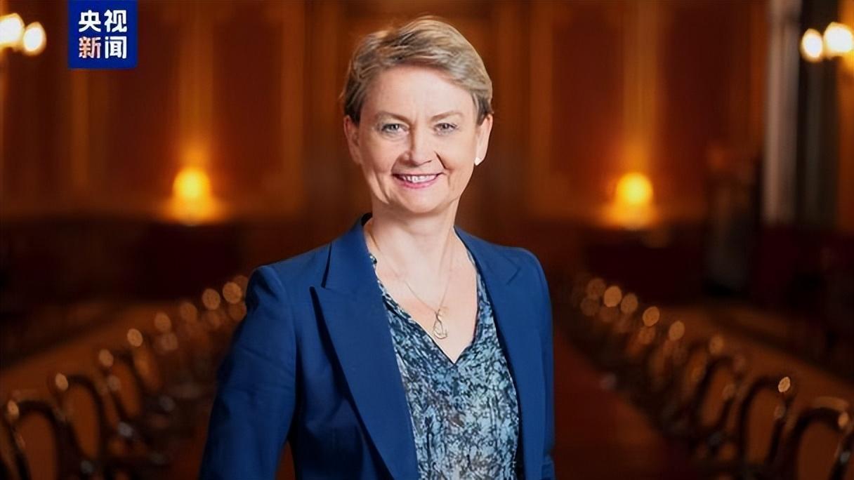 局势恶化！英外长急致电北京，特朗普越做越绝，王毅部长下场定调！
当下全球局势越来