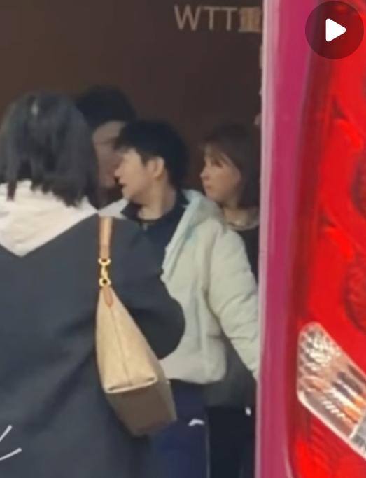 孙颖莎 王楚钦 王曼昱等国乒运动员结束重庆冠军赛赶往成都进行封闭训练！
3月16