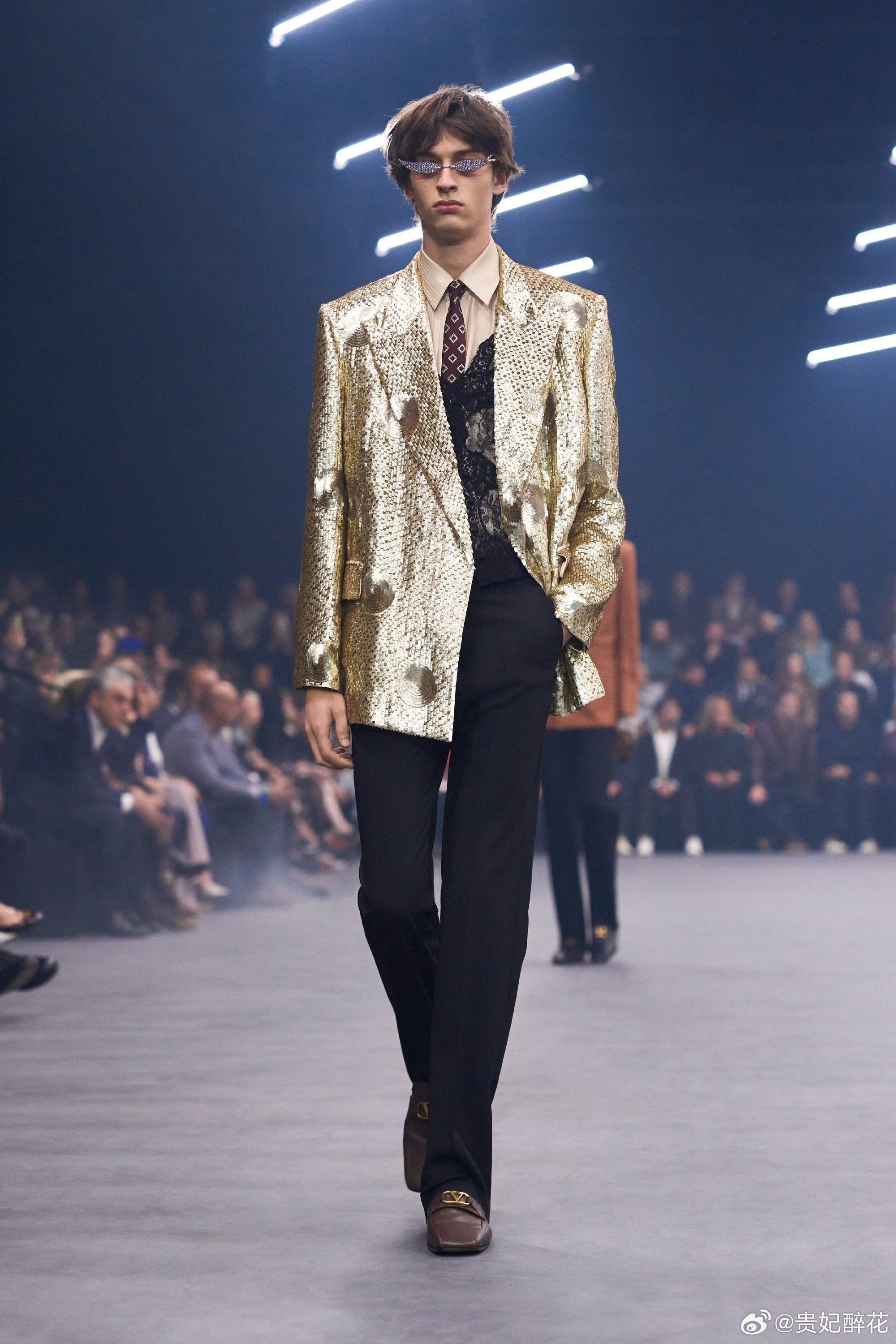 王俊凯｜QQ音乐巅峰之夜红毯品牌合作的新惊喜 ！即将亮相 QQ 音乐巅峰之夜的小