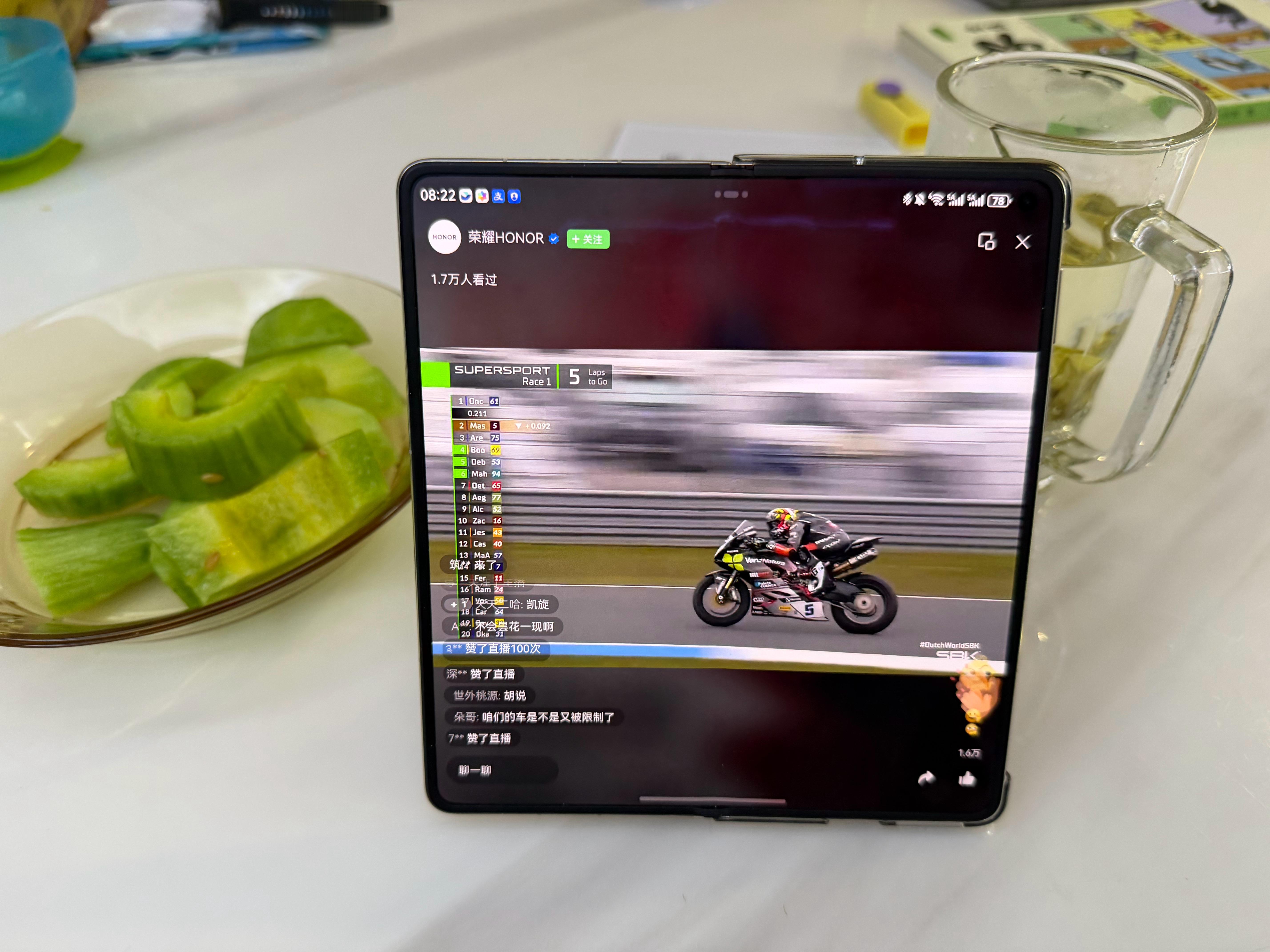 泡杯茶，看张雪。上一次看摩托车是看王一博再上一次MotoGP看罗西！ 