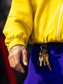 时尚加分项，裤间一串钥匙扣老汉很会～～～2026F1日本大奖赛