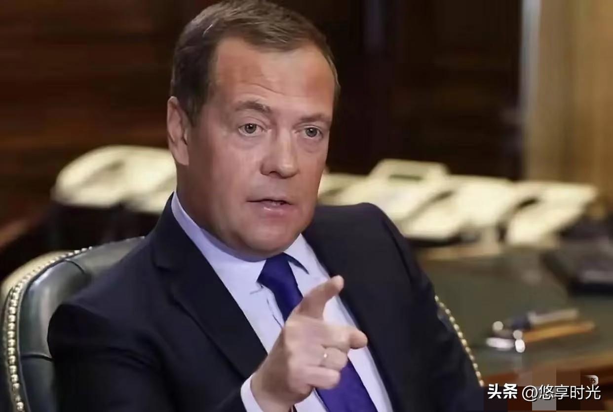 中东地区的“王爷们”估计要破防了，因为梅德韦杰夫直接说出了美军基地的实质。3月7