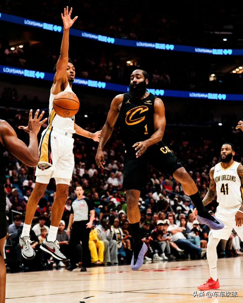 谁能想到登哥这球传给了莫布里啊[哆啦A梦害怕]

登哥突破这一下大家都以为他要攻