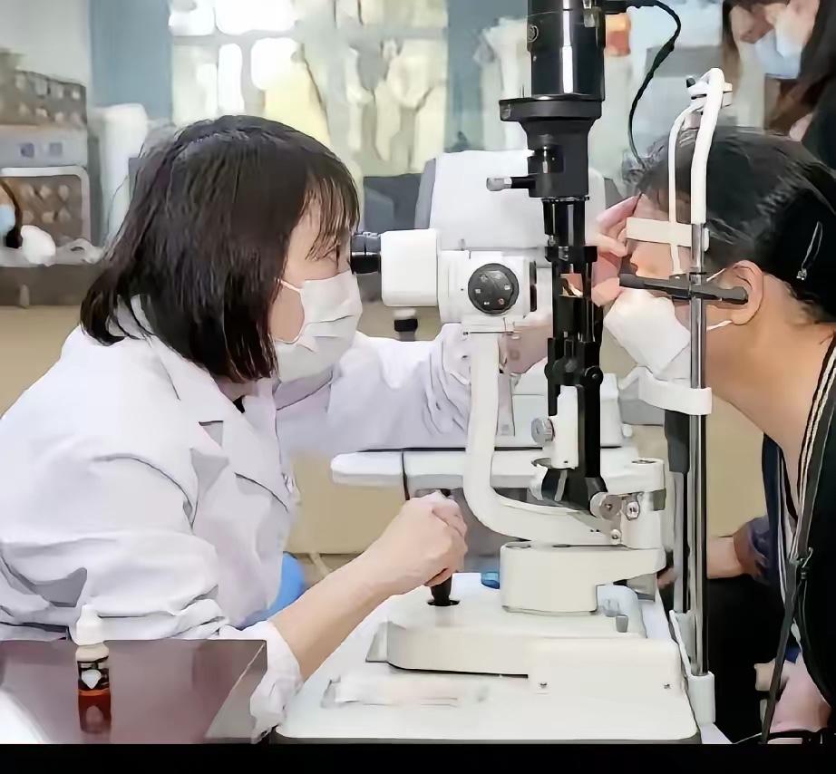 说起曾琪医生
有没有人和我一样
想知道她现在在哪里上班坐诊
也想着去挂一个她的专