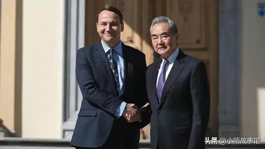 中欧班列因为俄白军演而被迫中断？当着王毅外长的面，波兰做出了郑重承诺。

这条横