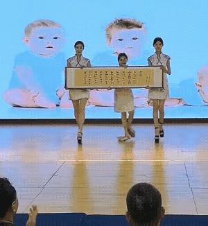 没有一步是自愿，我要笑死在这双恨天高里了，最后那两个笑的有点不厚道了! ​​​