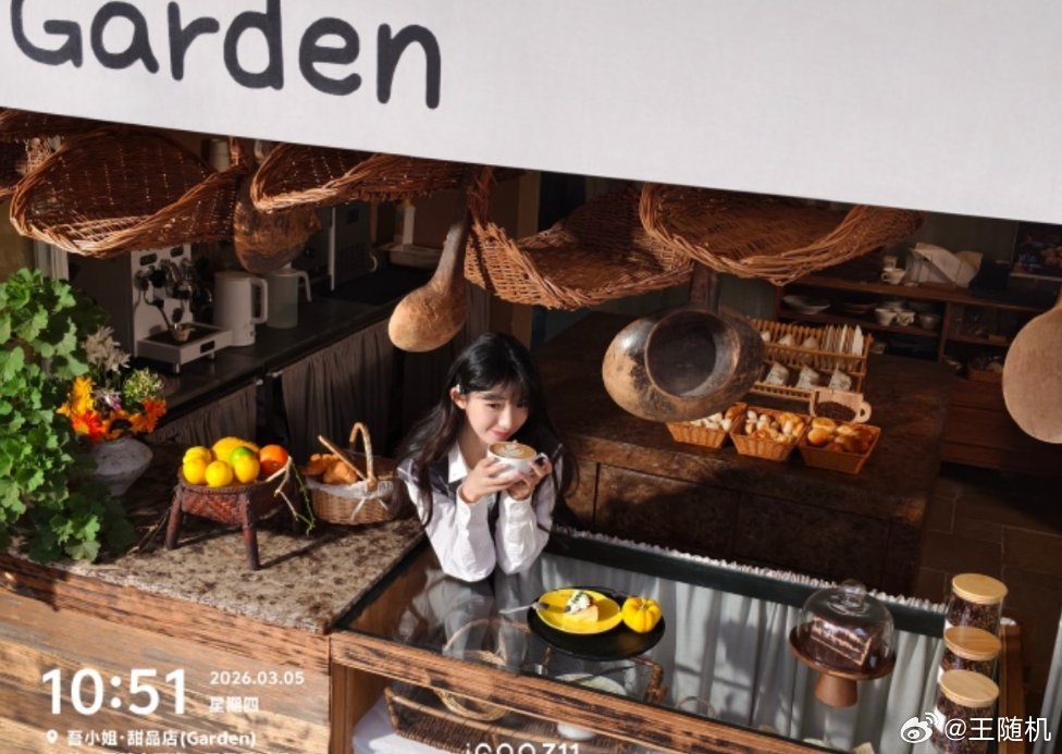 iQOO Z11 系列手机支持照片签到水印功能，清晰留下时间、地点信息，iQOO