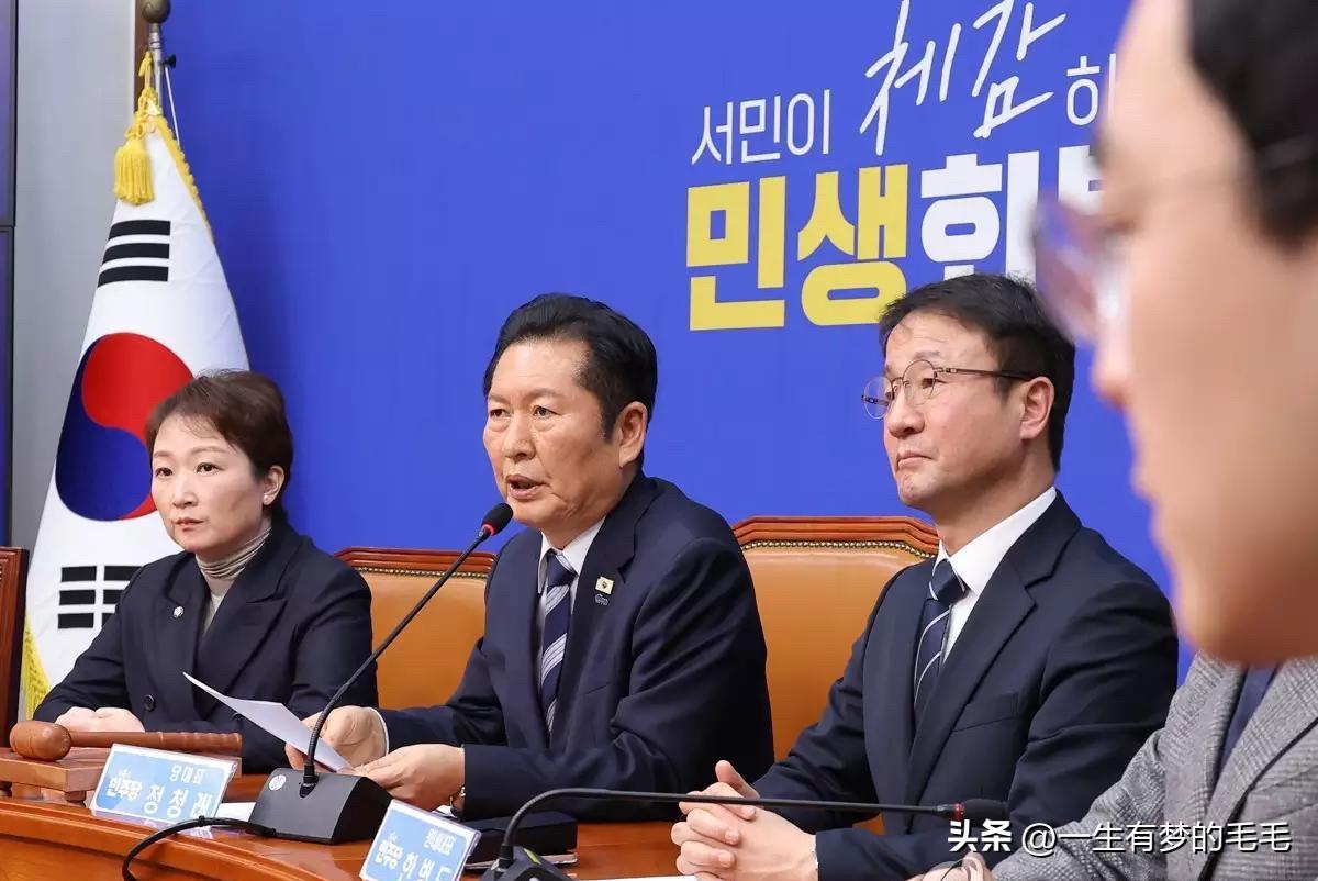 2月28日，韩国执政的共同民主党对在野党国民力量党党首张东赫仅出售一套房产的行为