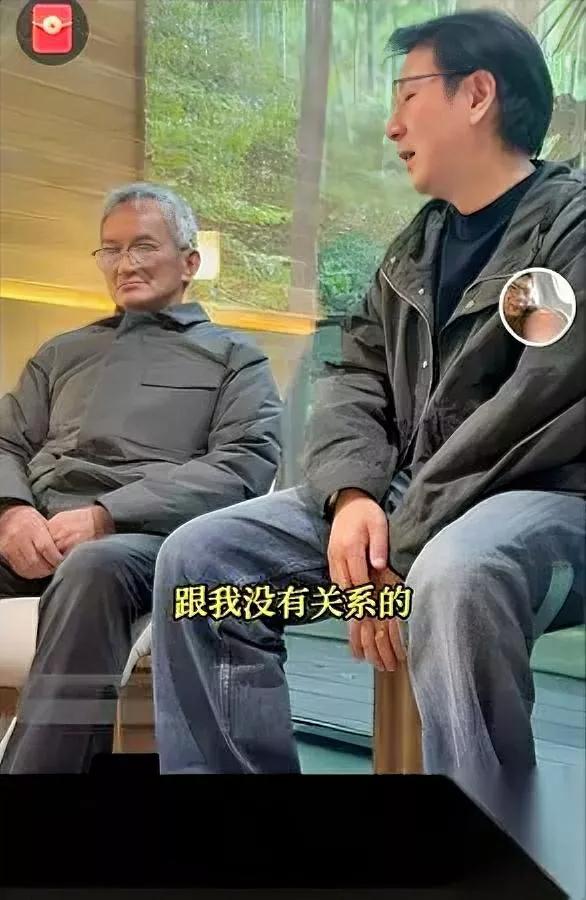 刷到段视频，气炸了！

一对父子对话看得我心梗。农民父亲种不动地，想让做传媒的博