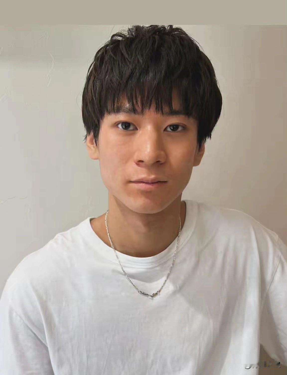 户上的偶像是不是王艺迪？
伦敦世乒赛前，
他剪了大迪同款发型，
还烫了头发！
