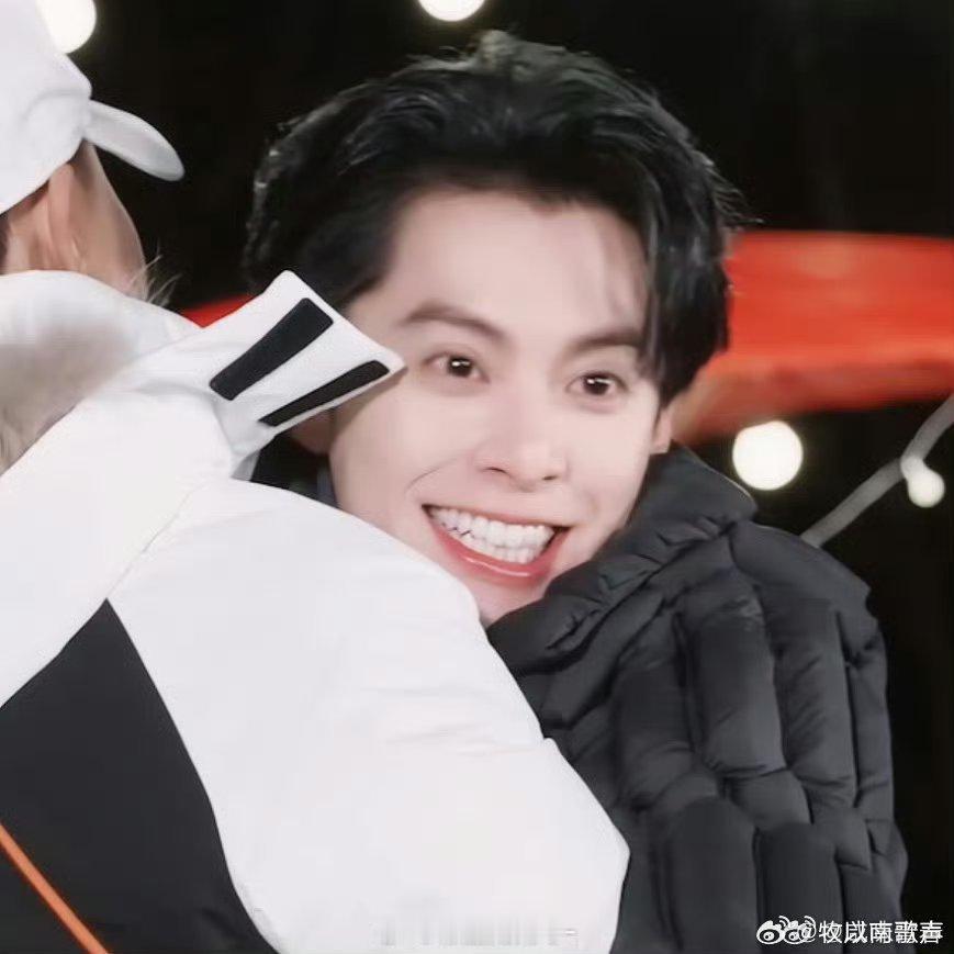 王鹤棣连续三年成为媒体好感艺人王鹤棣真的是顶好的人啊，把身边每个人都放在心上记在