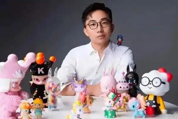 泡泡玛特创始人王宁成河南新首富根据福布斯实时富豪榜，泡泡玛特创始人王宁目前身家为