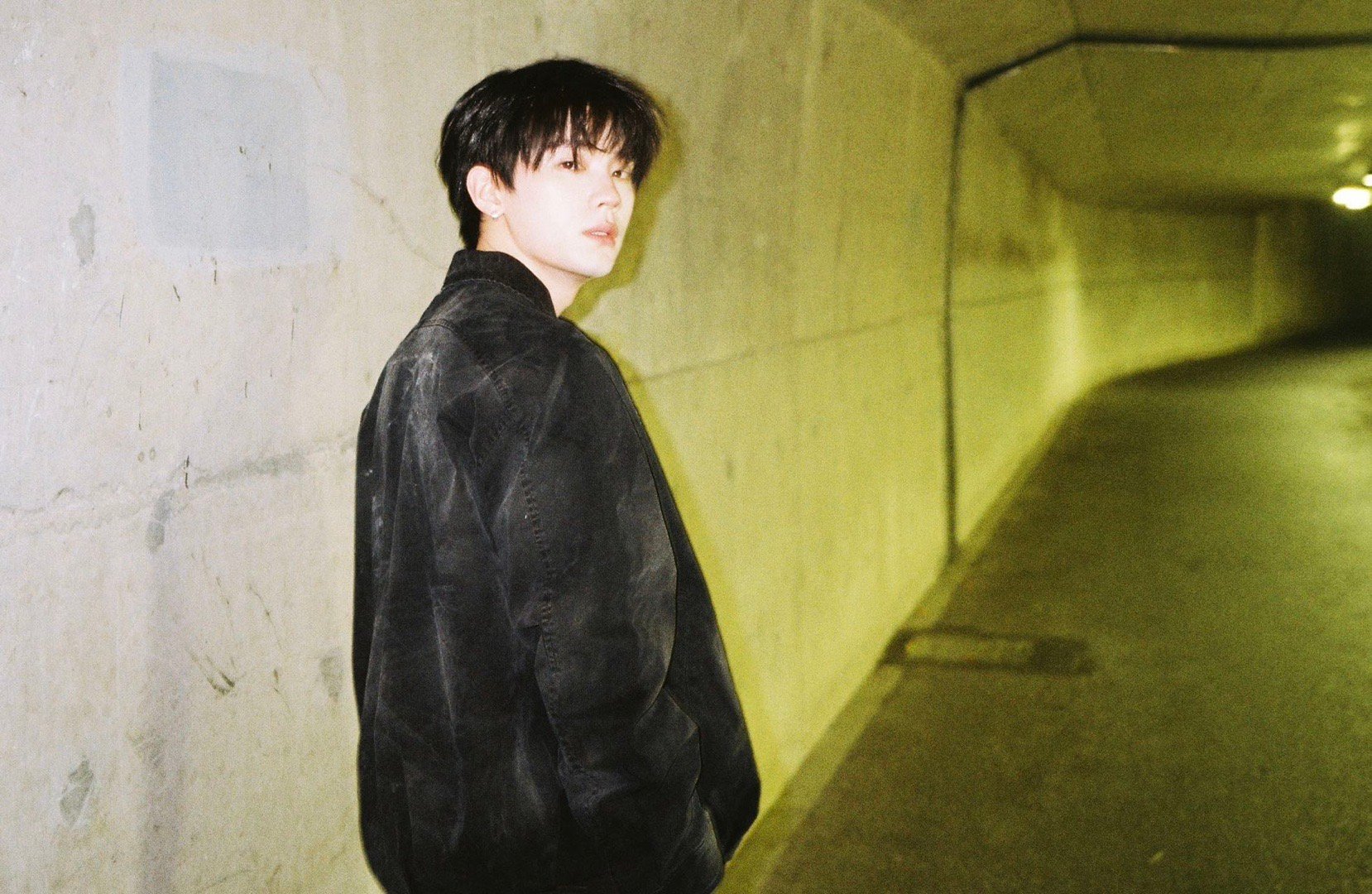 周翊然隧道随拍 周翊然隧道随拍来啦 请问穿过隧道就可以和见面吗？all blac