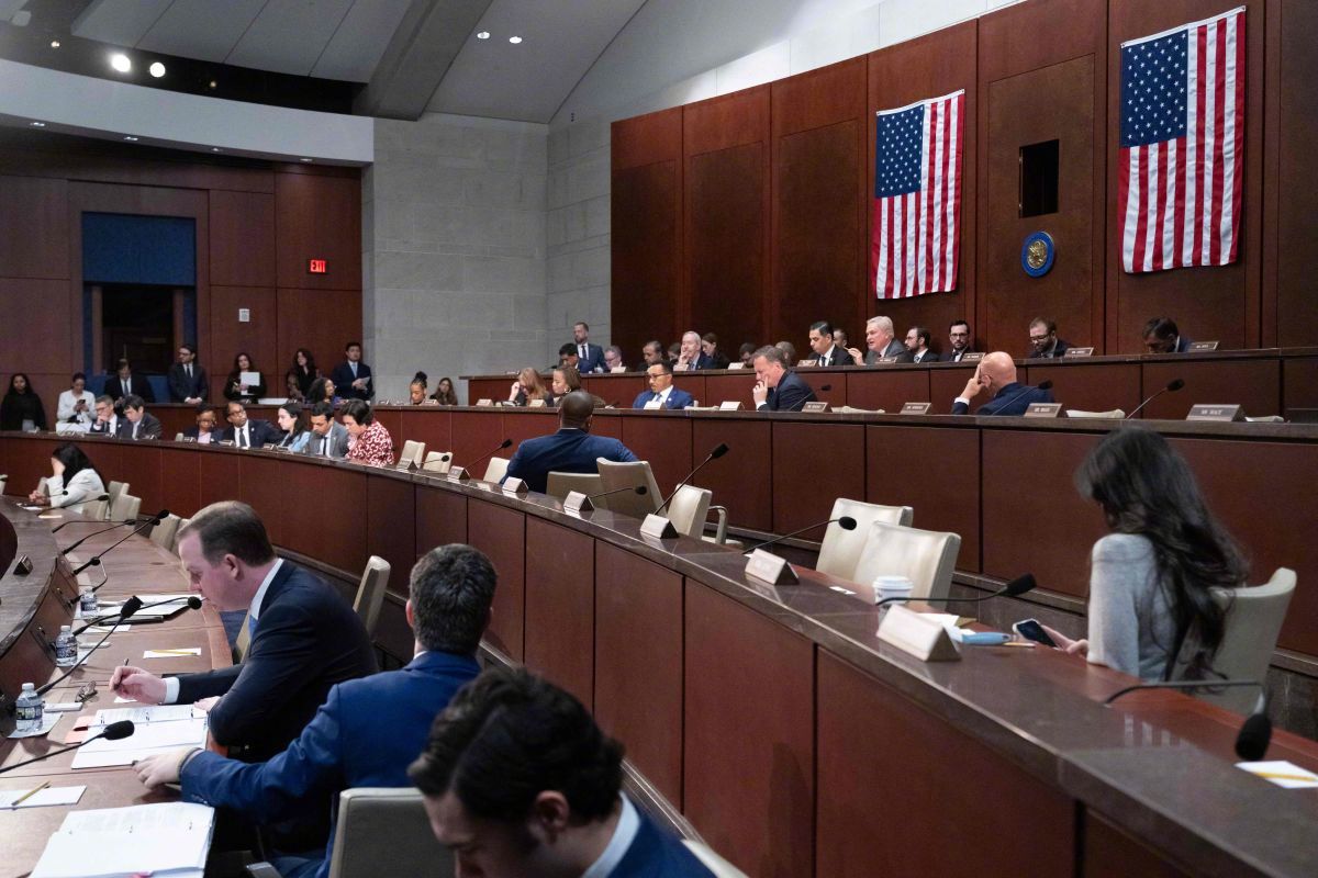 #克林顿夫妇同意就爱泼斯坦案调查作证#【克林顿夫妇同意就爱泼斯坦案调查到国会作证