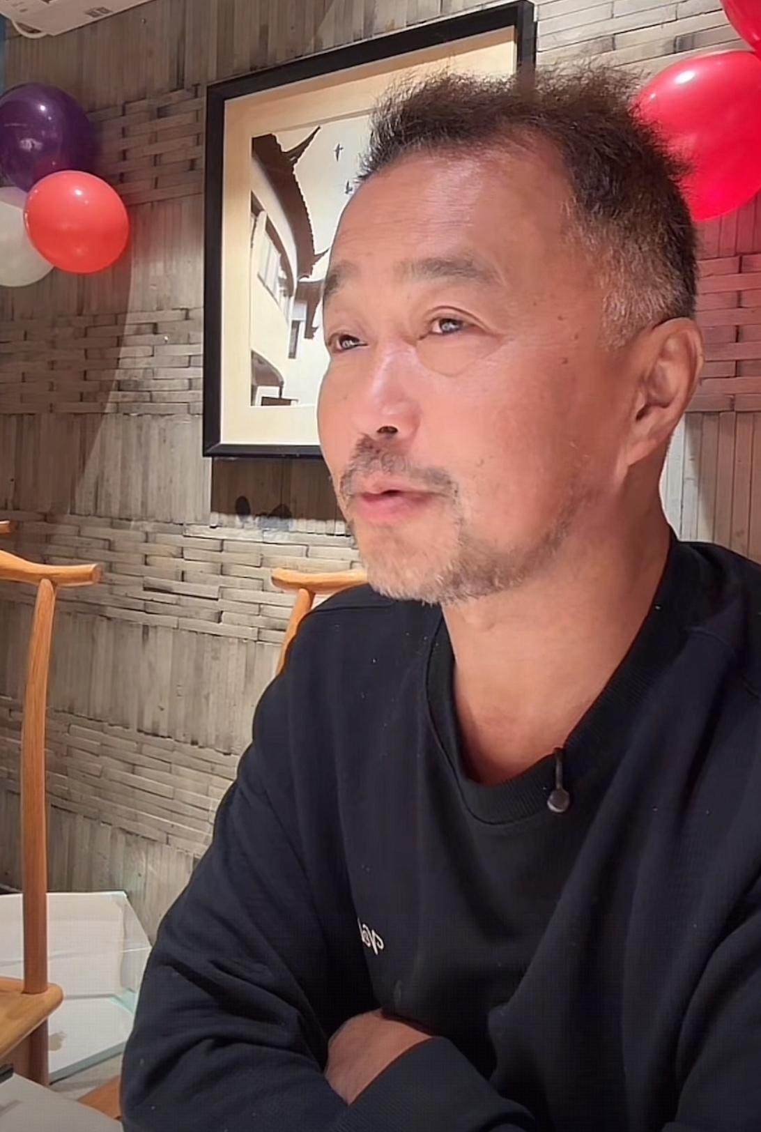 沈巍饭后教育众主播珍惜网络情缘。沈巍说，隔壁桌这么多人走了，声音都听不见，人家一