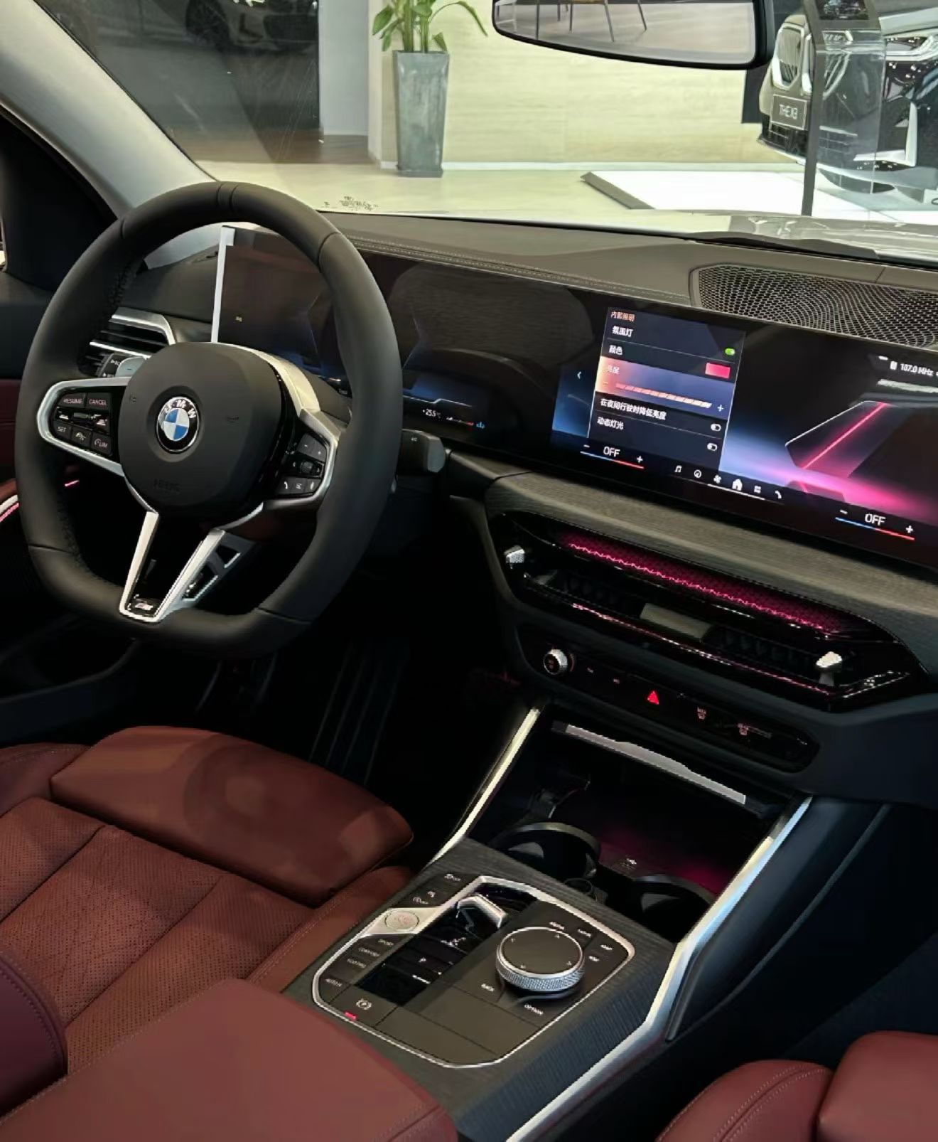 捡漏2台3系…25款，白红/碳黑红，就2台330Li（3699）全款裸车23.3