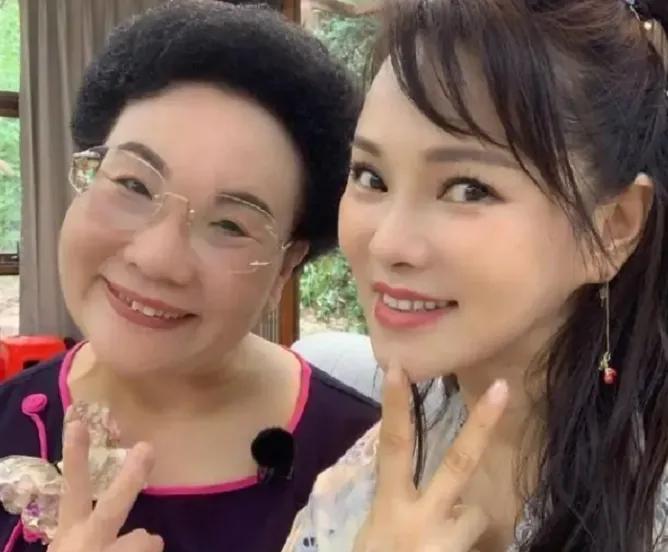 伊能静为啥婆媳关系能处这么好？因为她敢告状：“我如果和秦昊吵架，我第一时间告诉我