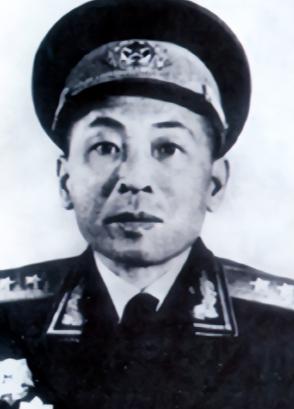 1985年，开国上将叶飞在病榻上听闻小女儿叶之枫因泄露国家机密被捕，沉默良久后，