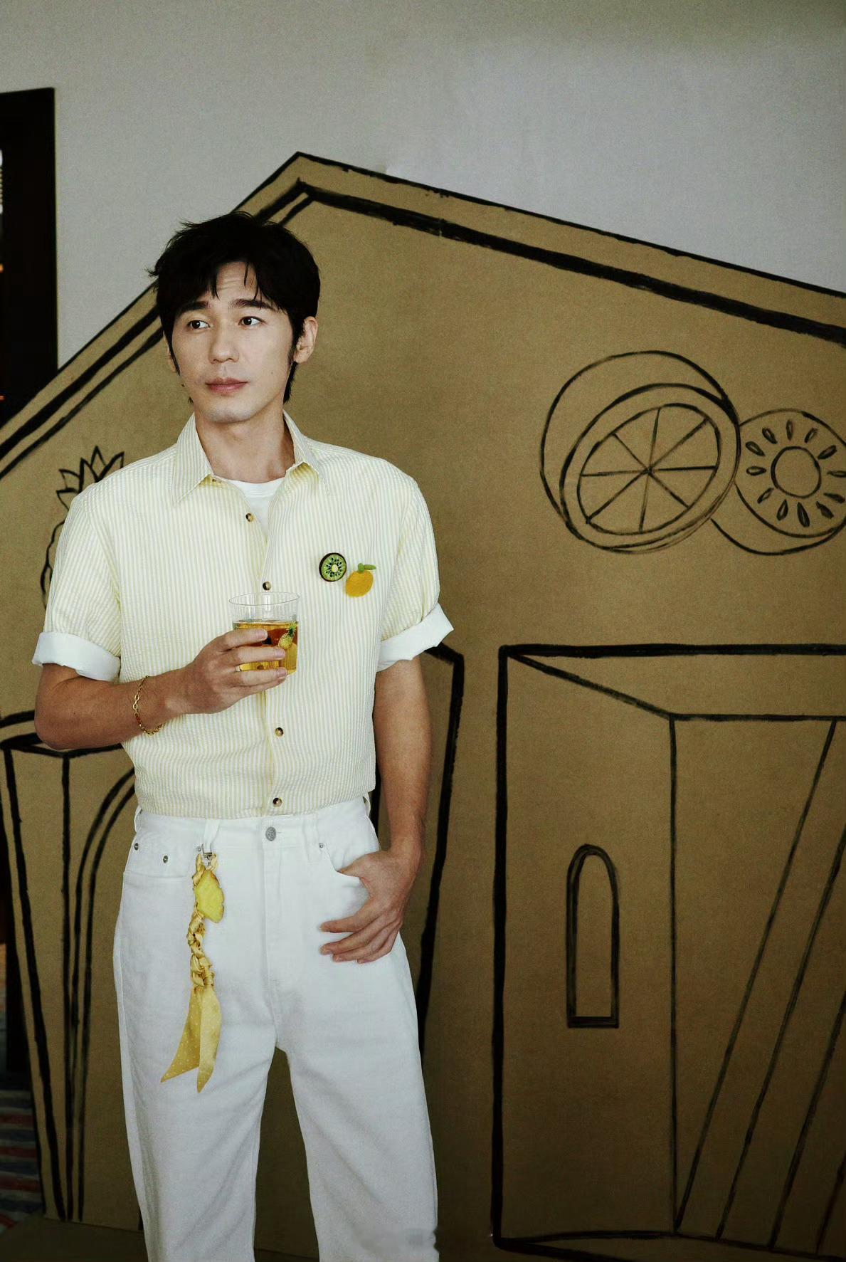 正午阳光出品《重庆号》主演：白宇、黄轩总导演：孔笙导演：孙墨龙、史成业 以194