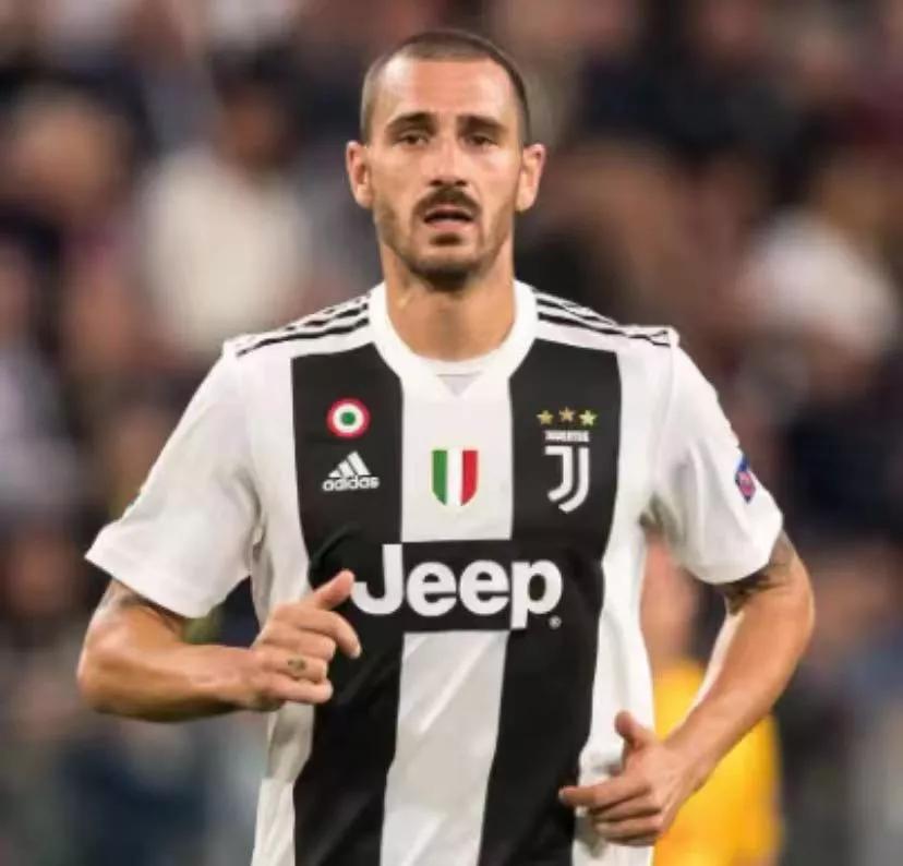 博努奇给尤文发律师函，可能要打官司
他让尤文赔他钱，200万欧.….… #每天聊