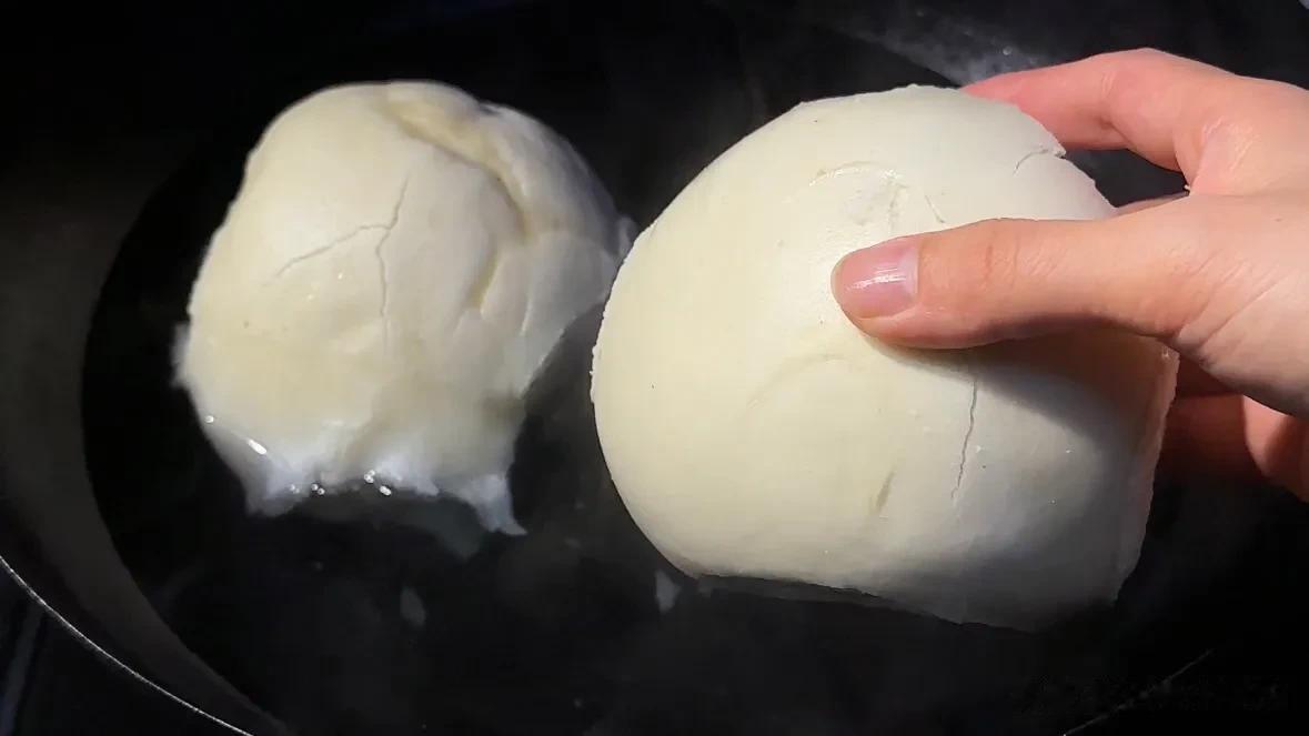剩馒头在开水里煮一煮，出锅瞬间变美食，全家人都爱吃，真是高手
今天我们介绍了如何