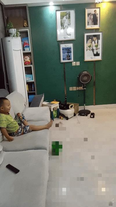 谁能救救我？谁能救救我孙子？孙子一睁眼一进门就吵着看电视，不给看大哭大闹，当奶奶