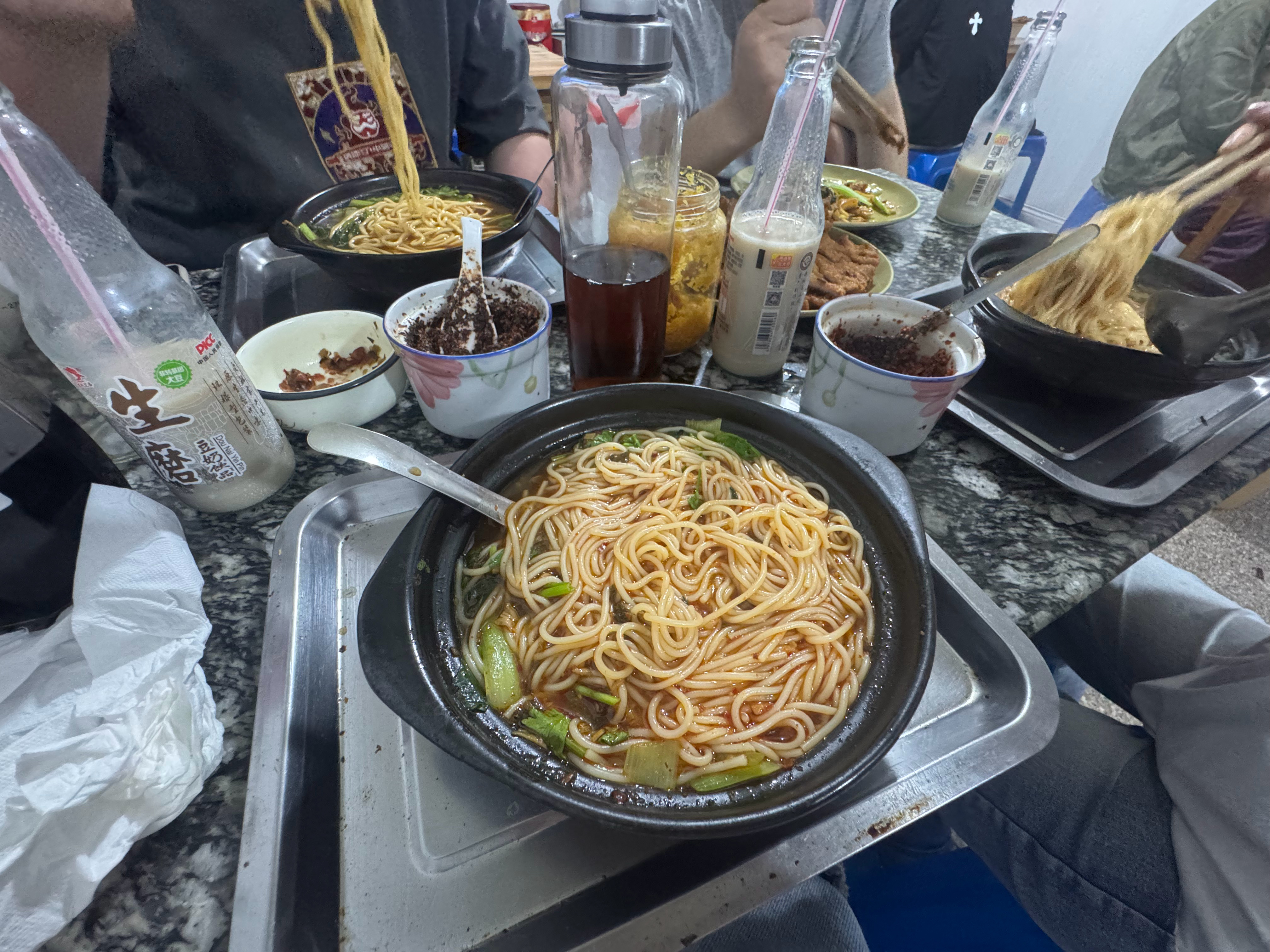 周周想念然Tz  吃昨天的第一顿饭，超级好吃的面条 
