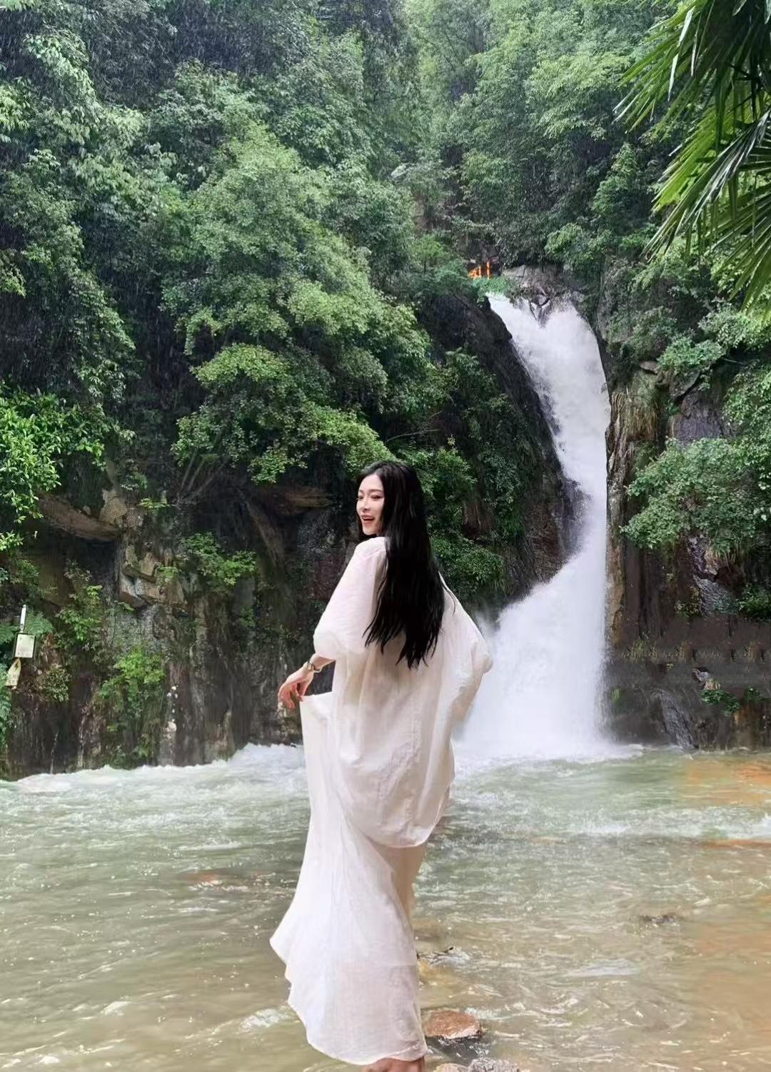 一：1960年，是个男人就能娶老婆；
二：1970年，有肉吃就能娶老婆；
三：1