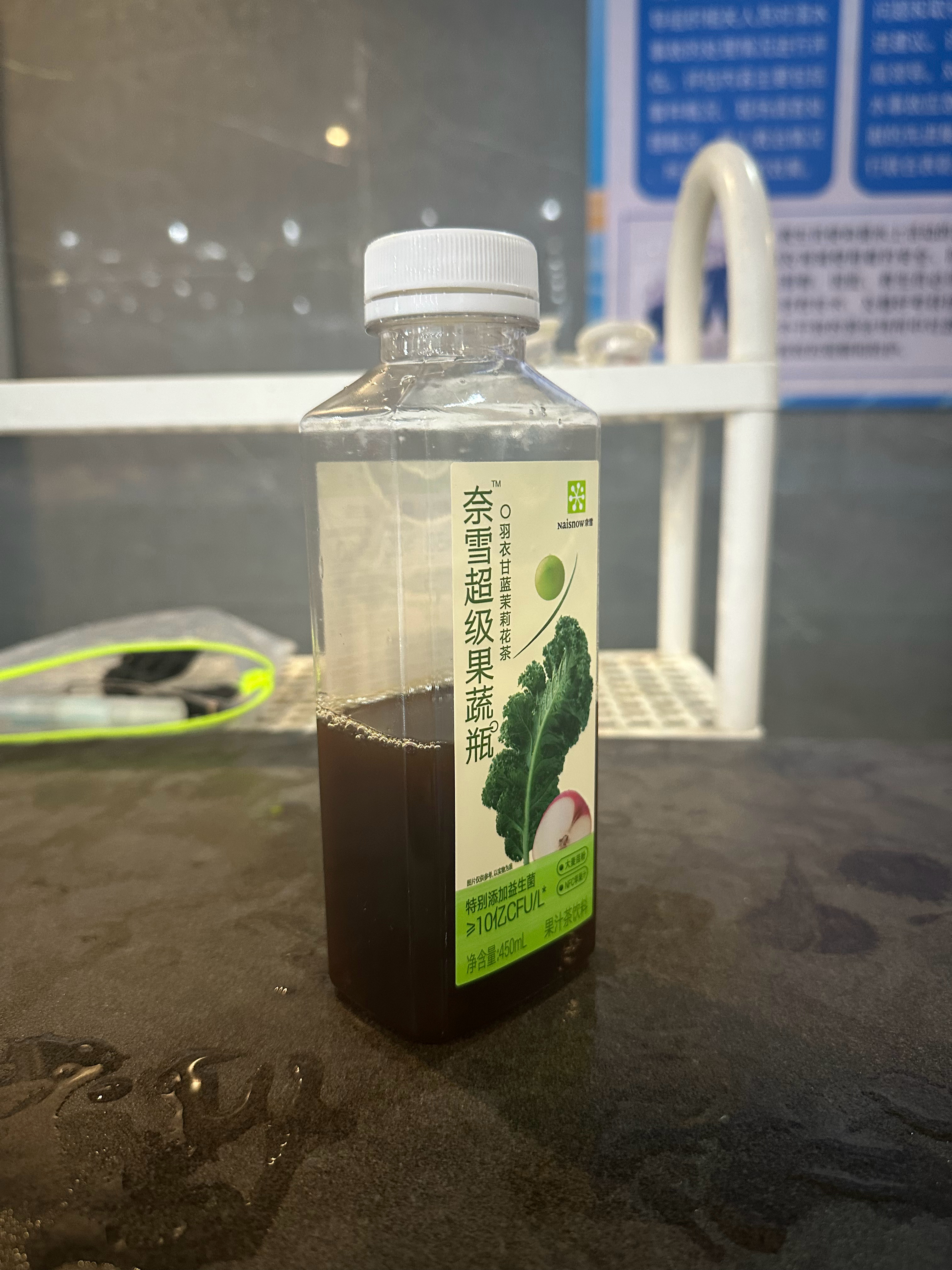 消费降级具象化[泪奔]饮料瓶子喝完涮涮，矿泉水+咖啡粉就当口粮咖啡了。之前贫血总