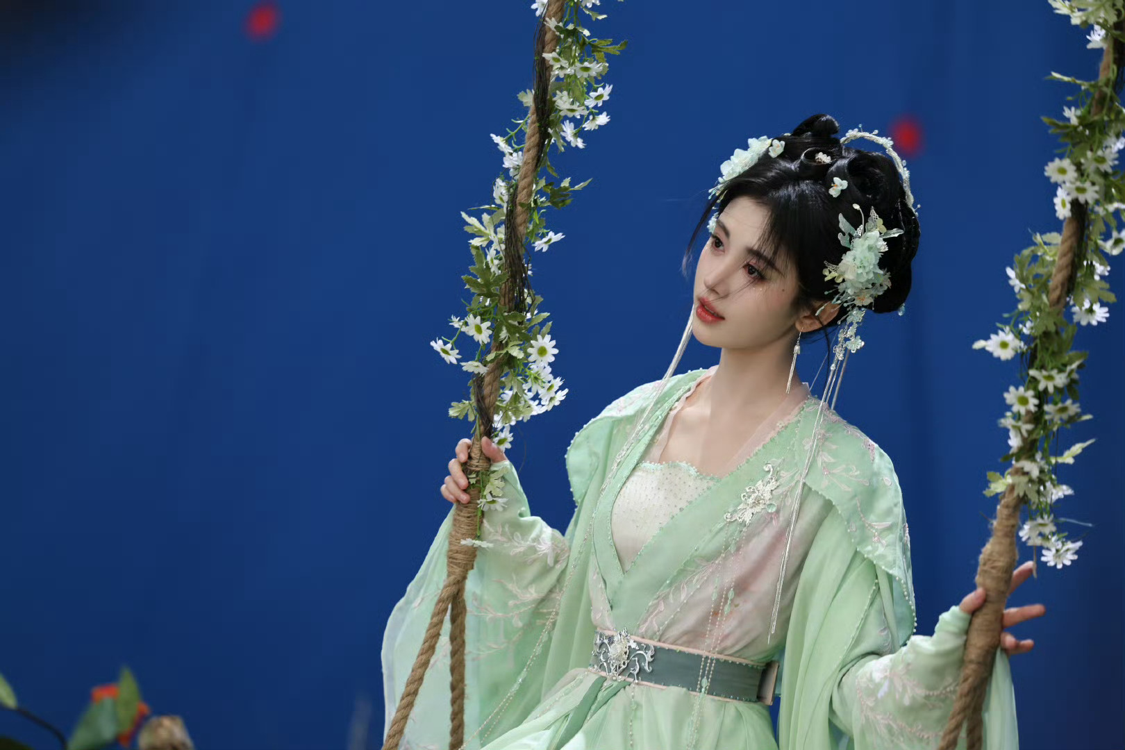 鞠婧祎露芜衣jjy鞠婧祎姜黎非思念总会惩罚每一个念旧的人