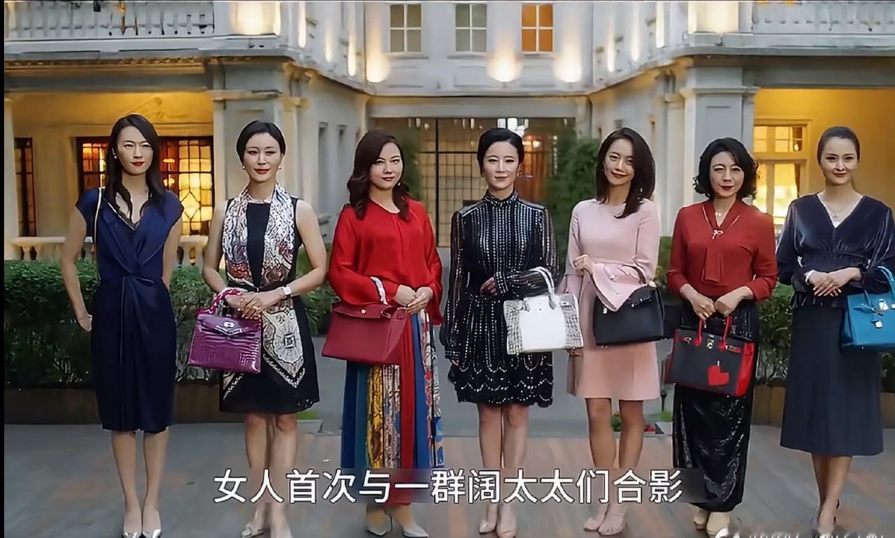 三十而已里顾佳被合照裁掉，艺术源于现实啊。。。刘亦菲ins发合照把越南女星裁掉了