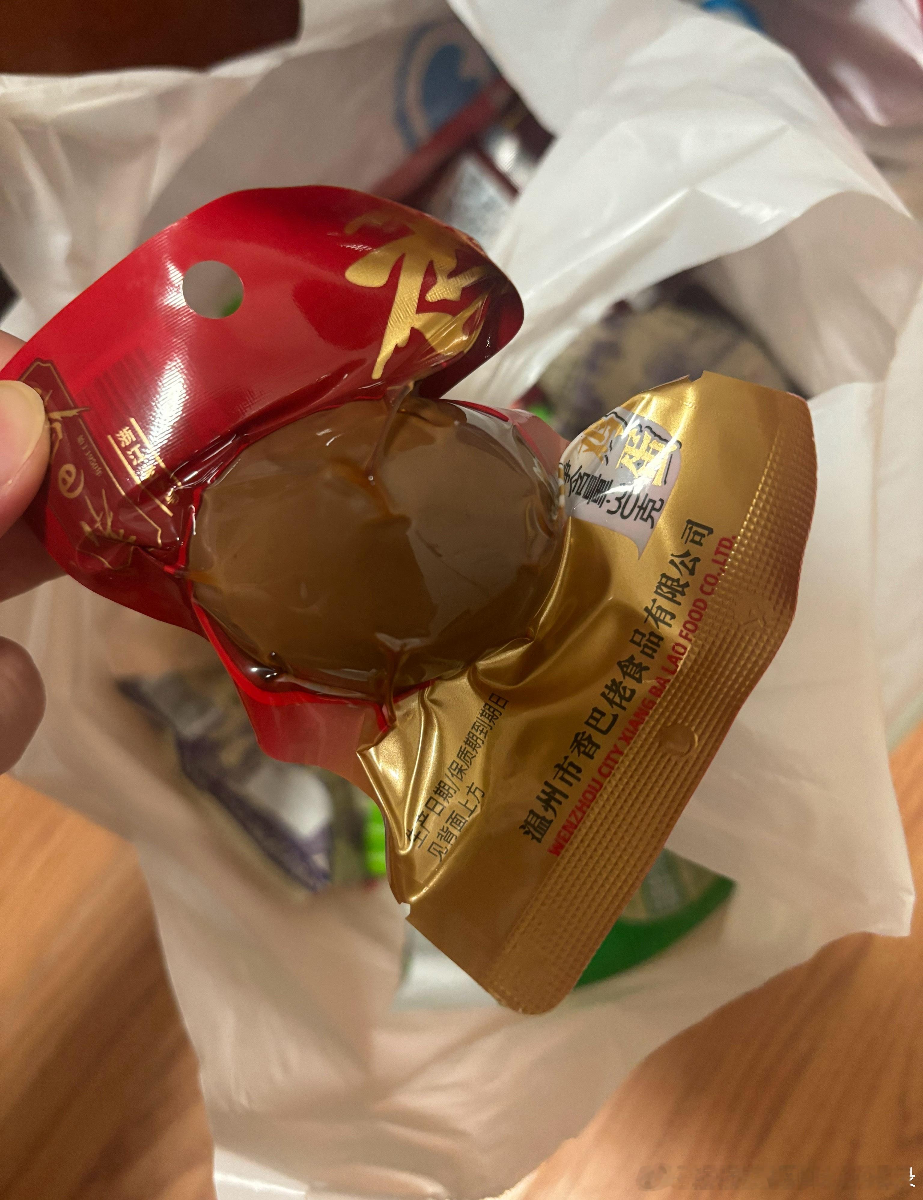 突然饿了，我才发现今晚我没吃饭！不知道在忙些什么，还好有点零食，实在是饿的不行，