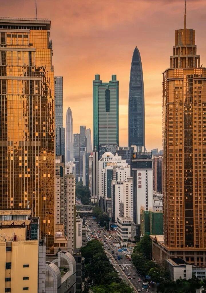 正在重塑城市交通的“顶配”模型——“车机双螺旋”系统。就是让车、路、云和人，通过