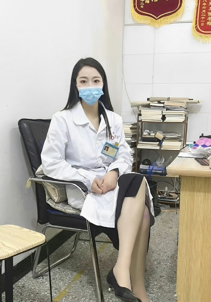 作为一个女医生，每天接待好多男病人。 ​​​