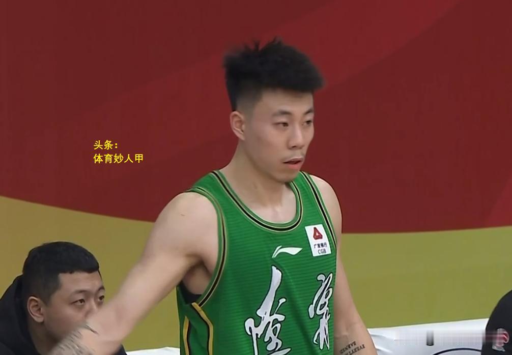 有爱！辽宁队当家球星张镇麟，个人掏钱建了两个公用篮球场，免费给老百姓打球。当然了