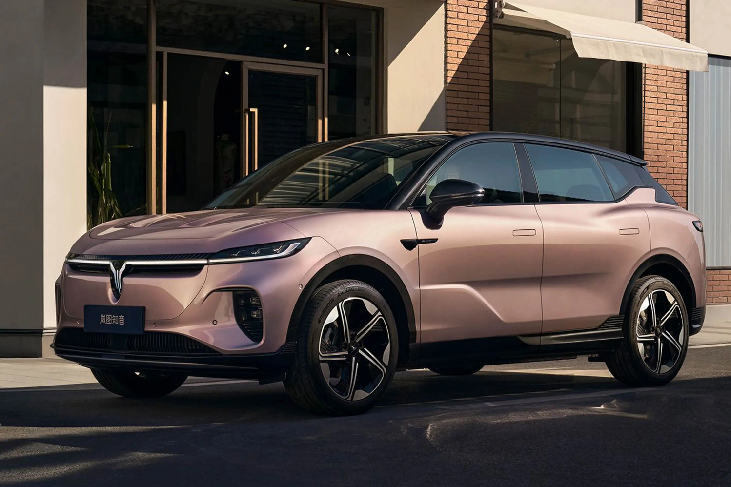 最近开岚图知音出门越来越顺脚了🌿上周带娃去近郊露营，后备箱塞完婴儿车还能塞折叠