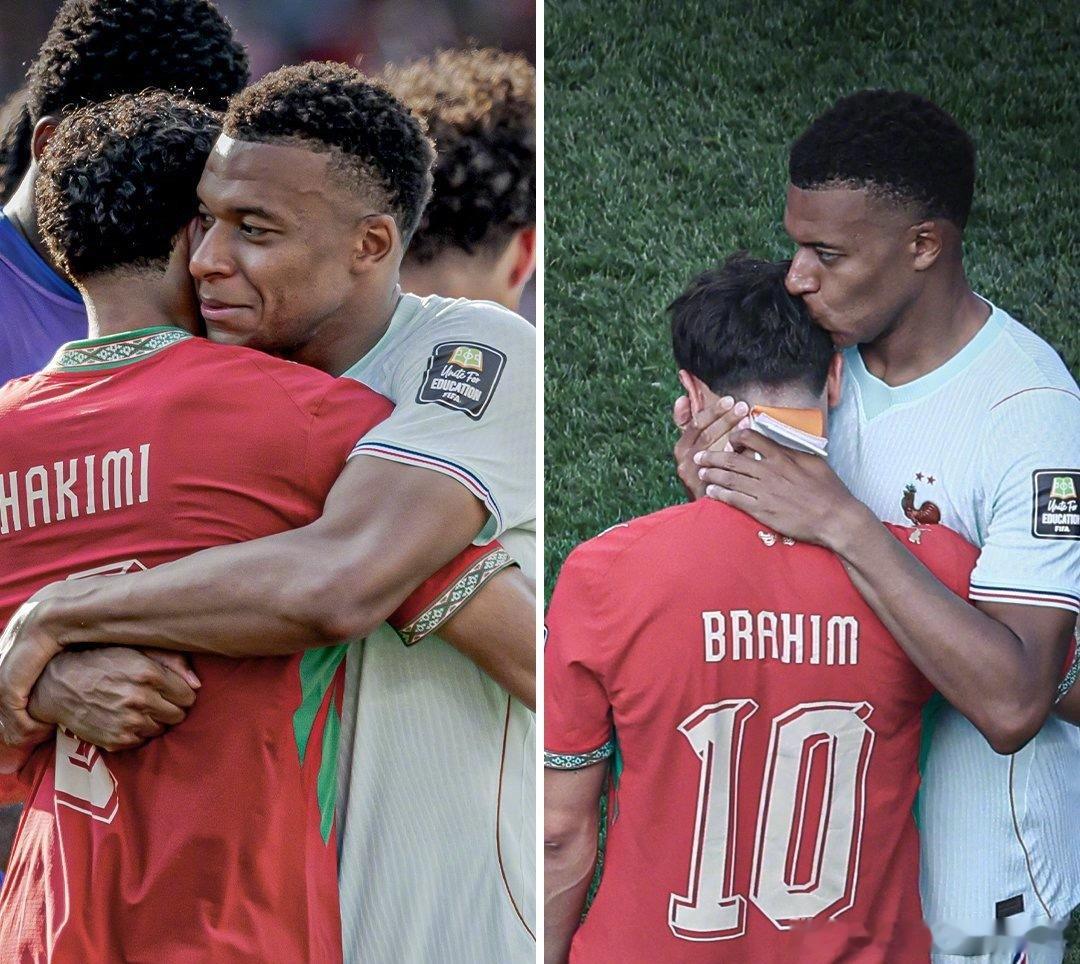 法国2-0淘汰摩洛哥后，姆巴佩第一时间拉起瘫倒在地的哈基米，两人紧紧相拥并互换球